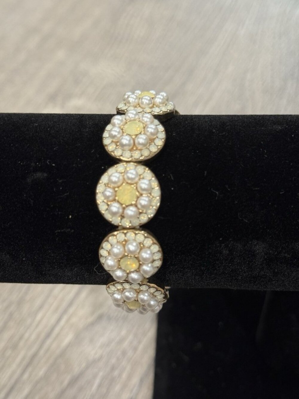 Pretty Bracelet Pearls And Yellow Stones LF11